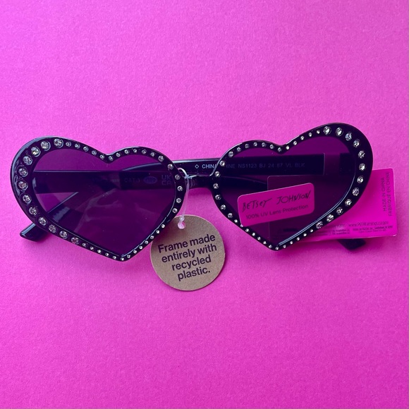 NWT Betsey Johnson Black Heart Sunglasses Rhinestone Studded - Picture 4 of 8